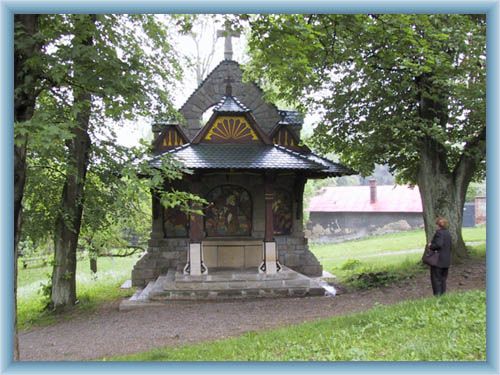 Stations of the Cross in Host�n