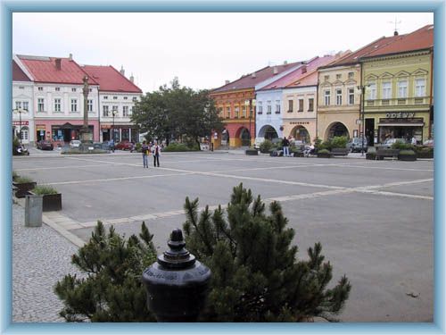 Vala�sk� Mezi���� - town-square