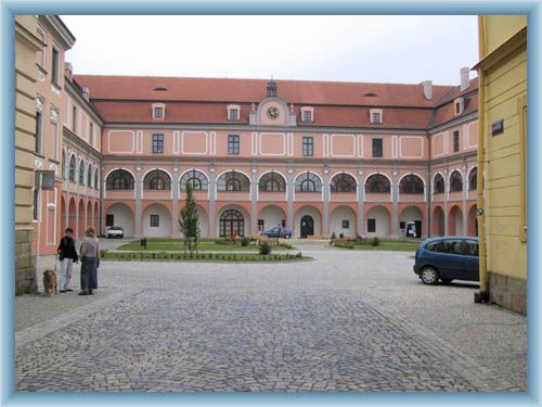 Vala�sk� Mezi���� - chateau
