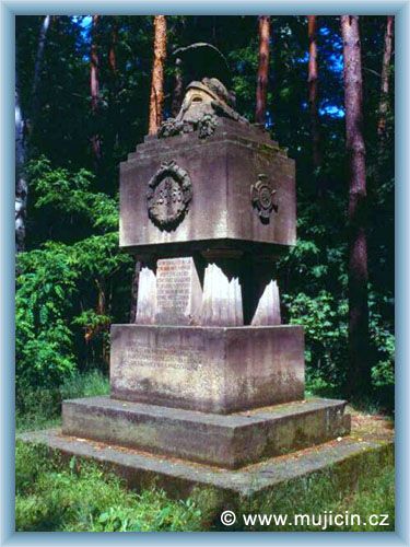 Ji��n - War monument