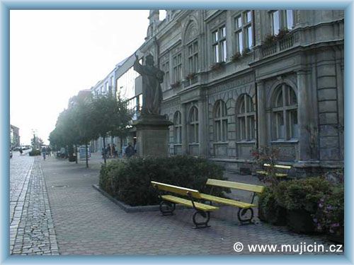Ji��n - Jan Hus monument