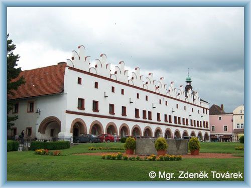 Nov� M�sto nad Metuj� - Town-square