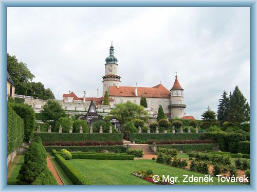 Nov� M�sto nad Metuj� - Chateau - park