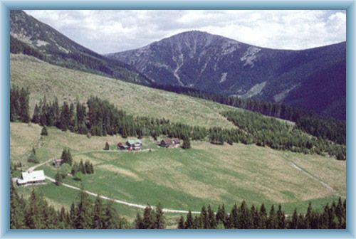 Valley Modr� d�l and Sn�ka