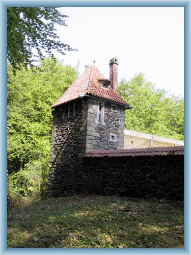 V�trn� castle at K�eme�n�k