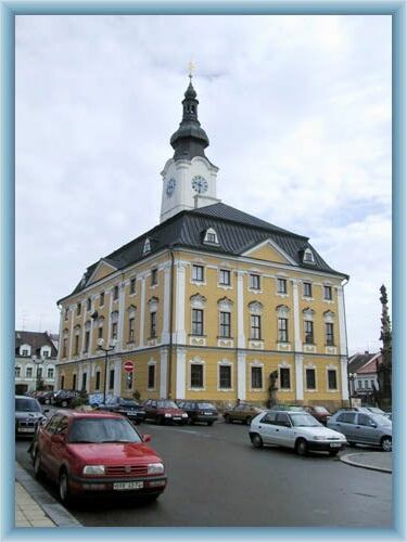 Poli�ka - townhall
