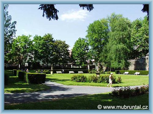 Brunt�l - Chateau - gardens