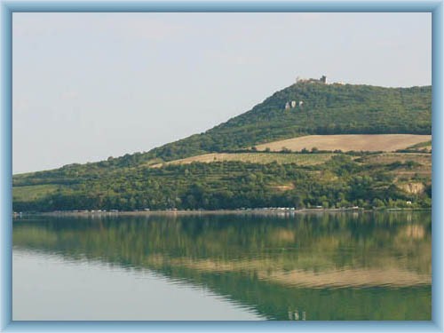 ruin of D�v�� castle