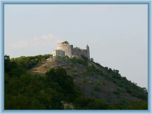 ruin of D�v�� castle