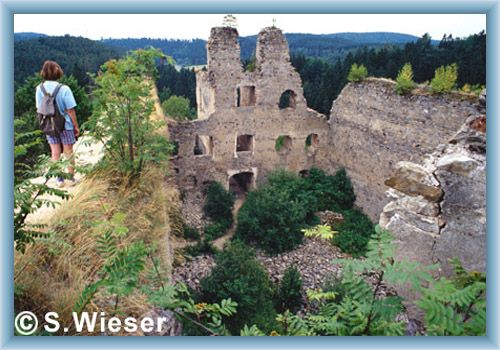 Ruin of castle D�v�� K�men