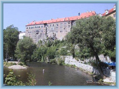 River Vltava and castle in �esk� Krumlov