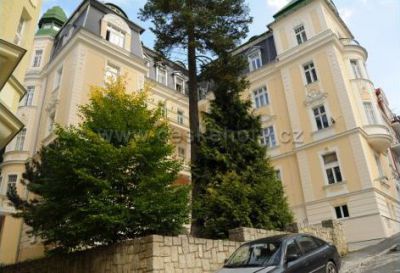 Apartment in Art Nouveau house at the colonnade