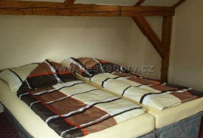 Gueshouse Tereza and Wendy