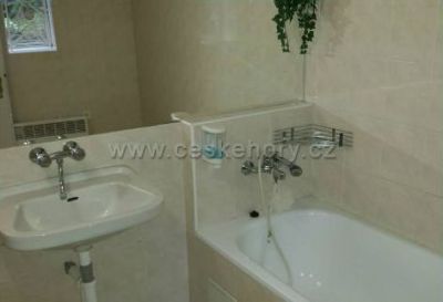 Gueshouse Tereza and Wendy